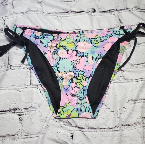 Victoria's Secret Bikini Bottoms - Picture 3 of 5